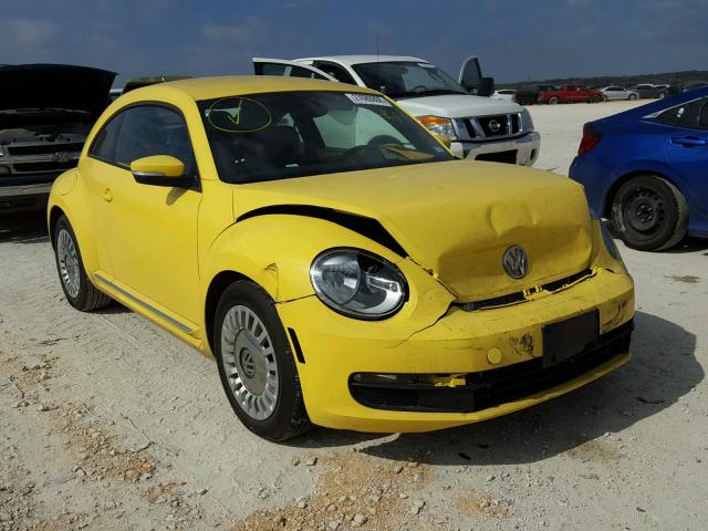 3VWJ17AT1FM644760 - 2015 VOLKSWAGEN BEETLE 1.8 YELLOW photo 1