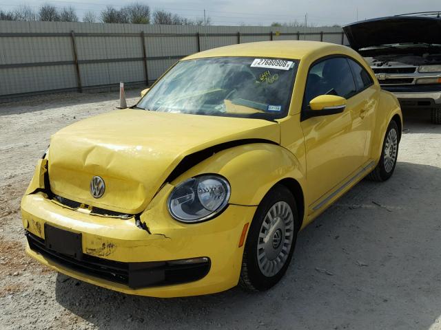 3VWJ17AT1FM644760 - 2015 VOLKSWAGEN BEETLE 1.8 YELLOW photo 2