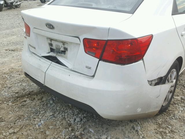 KNAFU4A22A5107333 - 2010 KIA FORTE EX WHITE photo 9