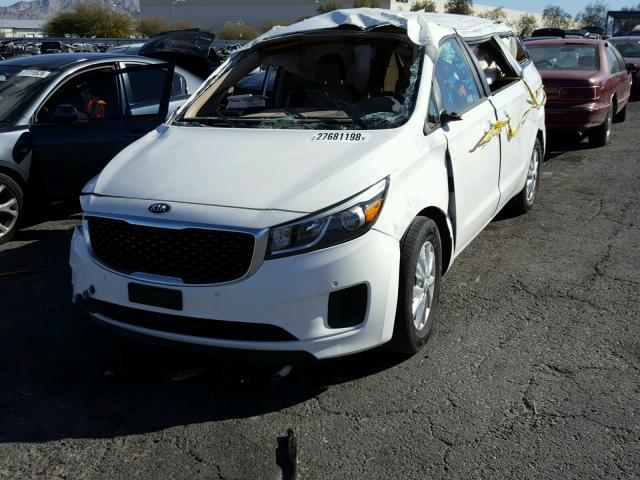 KNDMB5C1XH6332257 - 2017 KIA SEDONA LX WHITE photo 2