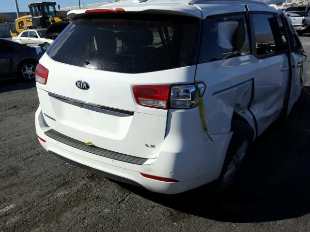 KNDMB5C1XH6332257 - 2017 KIA SEDONA LX WHITE photo 4