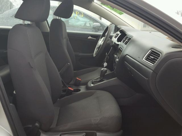 3VW2K7AJ2BM386923 - 2011 VOLKSWAGEN JETTA BASE ვერცხლისფერი ფოტო 5