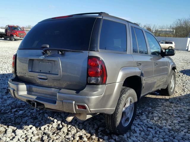 1GNDT13SX82247075 - 2008 CHEVROLET TRAILBLAZE SILVER photo 4