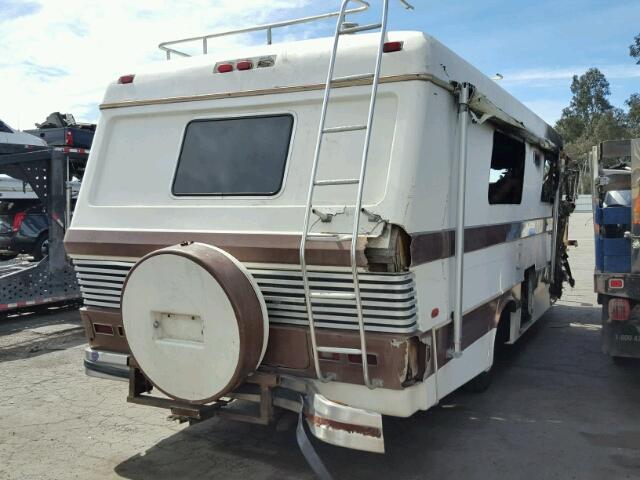 M50CA7J008020 - 1977 APOL MOTORHOME WHITE photo 4