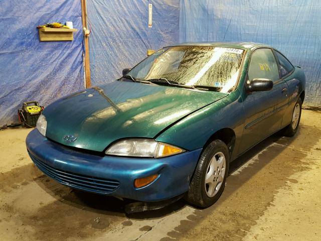 1G1JC124XW7141376 - 1998 CHEVROLET CAVALIER B GREEN photo 2