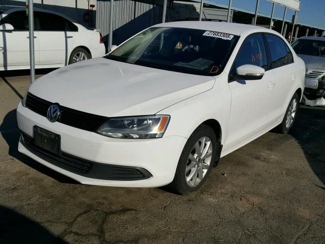 3VWDZ7AJ7BM389238 - 2011 VOLKSWAGEN JETTA SE WHITE photo 2