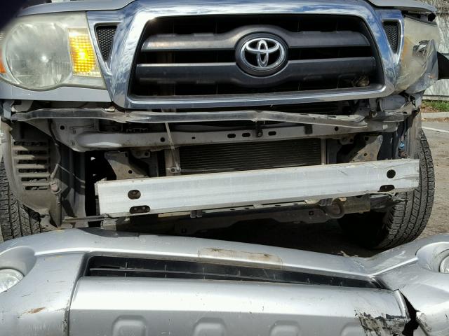 5TEKU72N85Z083988 - 2005 TOYOTA TACOMA DOU SILVER photo 9