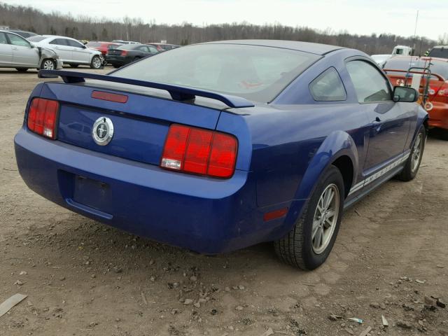 1ZVFT80N955148537 - 2005 FORD MUSTANG BLUE photo 4