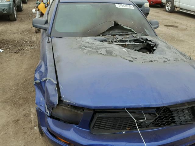 1ZVFT80N955148537 - 2005 FORD MUSTANG BLUE photo 9