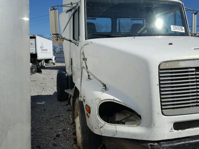 1FUBBFA822HH58318 - 2002 FREIGHTLINER MEDIUM CON WHITE photo 9