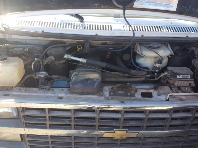 1GBEG25K7SF124987 - 1995 CHEVROLET G20 WHITE photo 7