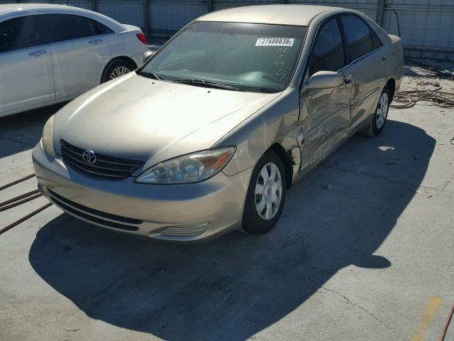 4T1BE32K23U661080 - 2003 TOYOTA CAMRY LE GOLD photo 2