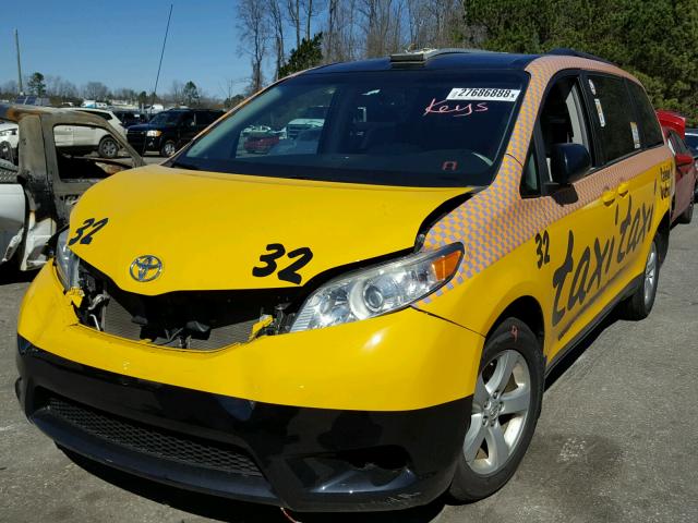 5TDKK3DC3DS326399 - 2013 TOYOTA SIENNA LE YELLOW photo 2