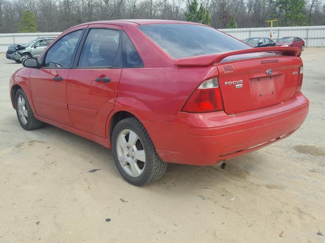 1FAFP34N35W201270 - 2005 FORD FOCUS ZX4 RED photo 3