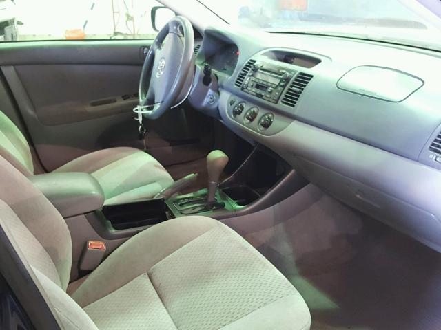 4T1BE32K14U261223 - 2004 TOYOTA CAMRY LE BLUE photo 5