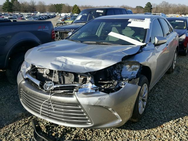 4T1BF1FK4HU754976 - 2017 TOYOTA CAMRY LE SILVER photo 2