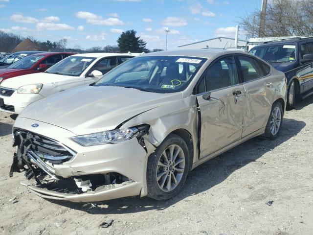 3FA6P0H79HR137172 - 2017 FORD FUSION SE BEIGE photo 2