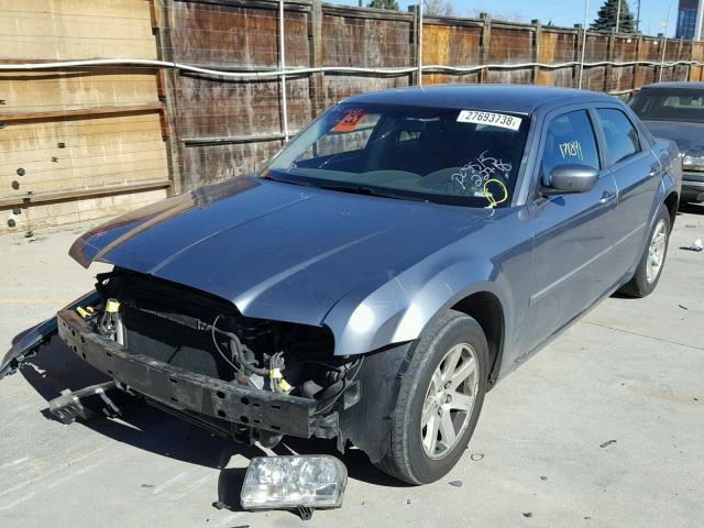 2C3LA43R27H849651 - 2007 CHRYSLER 300 SILVER photo 2