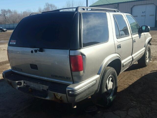 1GNDT13W7X2105882 - 1999 CHEVROLET BLAZER SILVER photo 4