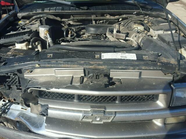 1GNDT13W7X2105882 - 1999 CHEVROLET BLAZER SILVER photo 7