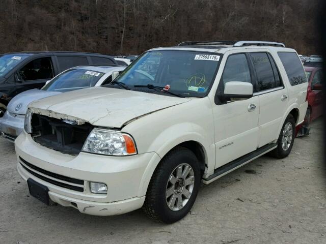 5LMFU28545LJ17802 - 2005 LINCOLN NAVIGATOR WHITE photo 2