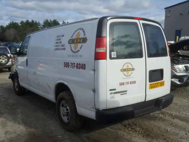 1GCWGFCA6B1123117 - 2011 CHEVROLET EXPRESS G2 WHITE photo 3