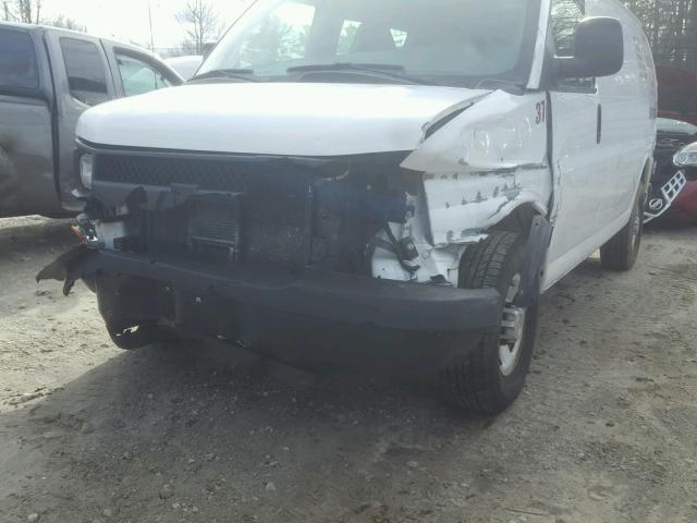 1GCWGFCA6B1123117 - 2011 CHEVROLET EXPRESS G2 WHITE photo 9