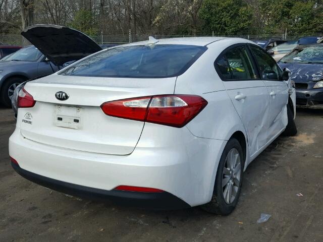 KNAFX4A60F5318886 - 2015 KIA FORTE LX WHITE photo 4