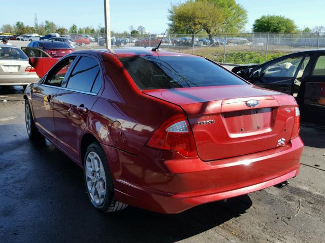 3FAHP0HA2AR253128 - 2010 FORD FUSION SE RED photo 3