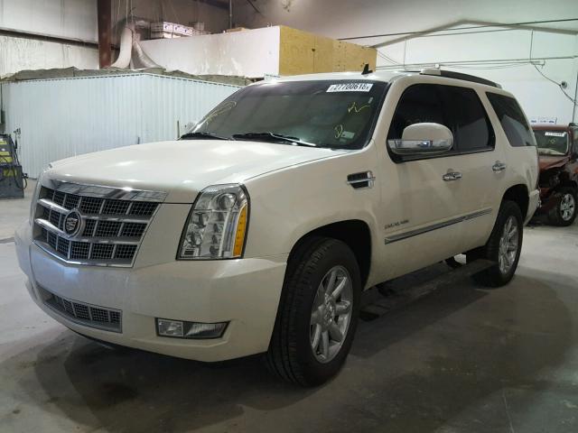 1GYS4DEF0ER111114 - 2014 CADILLAC ESCALADE P WHITE photo 2