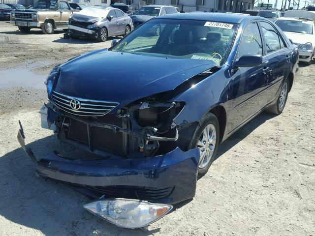 4T1BF32K35U097360 - 2005 TOYOTA CAMRY LE BLUE photo 2