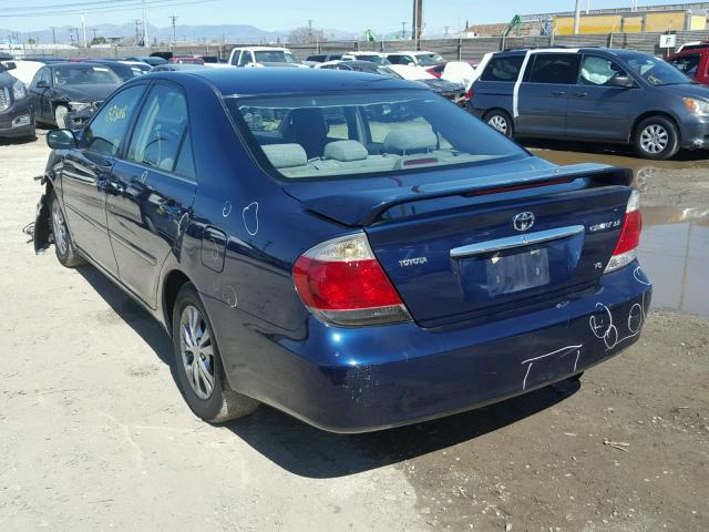 4T1BF32K35U097360 - 2005 TOYOTA CAMRY LE BLUE photo 3