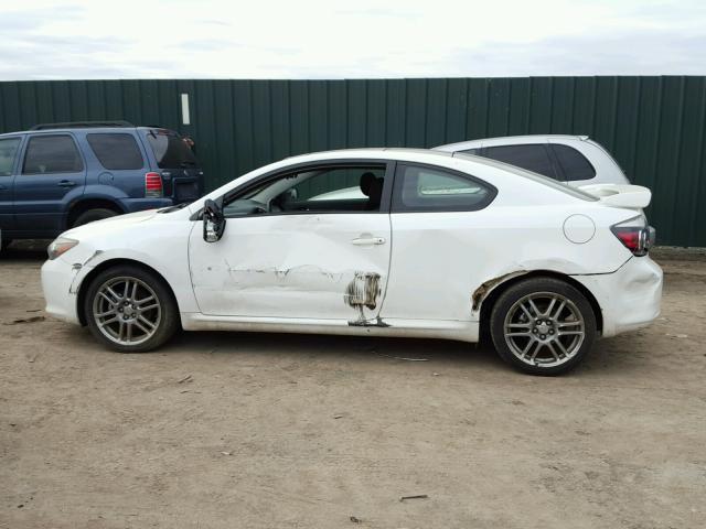 JTKDE3B76A0305186 - 2010 TOYOTA SCION TC WHITE photo 9