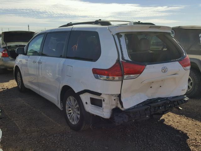 5TDYK3DC6DS381794 - 2013 TOYOTA SIENNA XLE WHITE photo 3