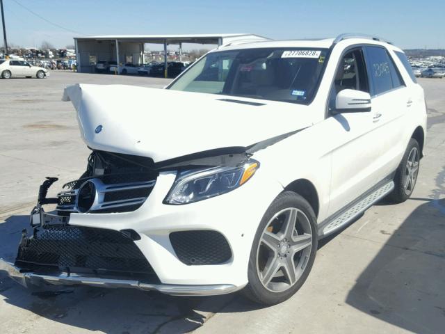 4JGDA5GB3GA776318 - 2016 MERCEDES-BENZ GLE 400 4M WHITE photo 2