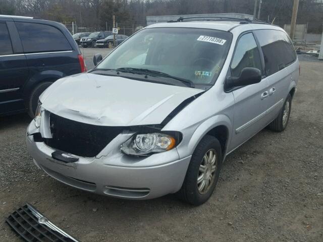 2A8GP54L56R644788 - 2006 CHRYSLER TOWN & COU SILVER photo 2