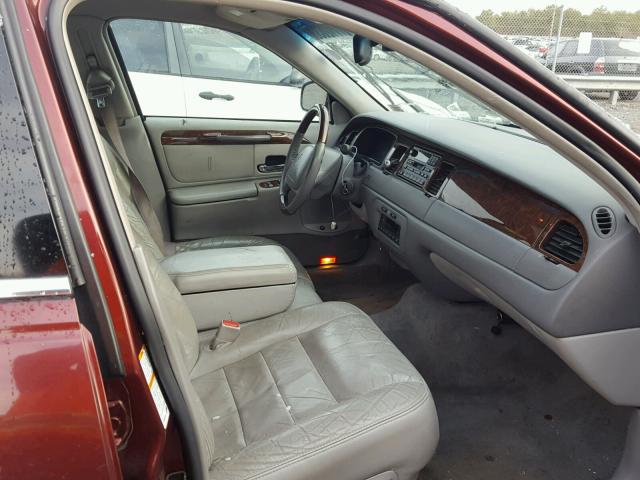 1LNHM82W92Y614603 - 2002 LINCOLN TOWN CAR S RED photo 5