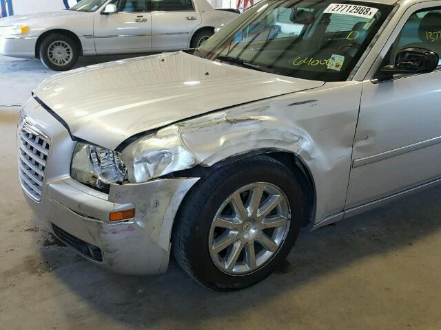 2C3KA53G47H640069 - 2007 CHRYSLER 300 TOURIN SILVER photo 9