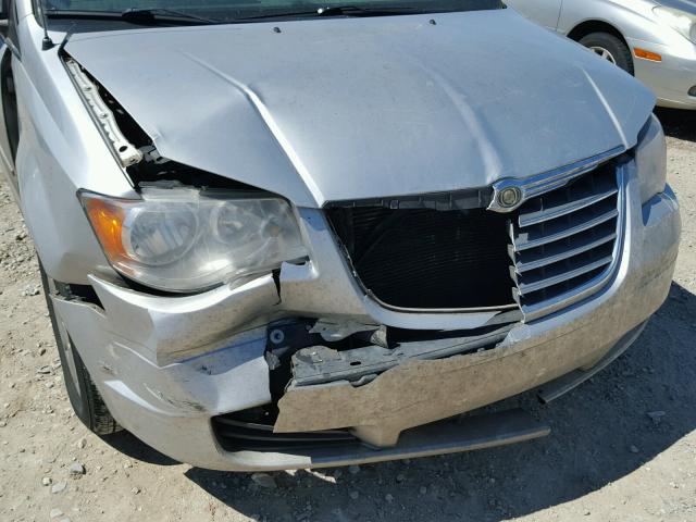 2A4RR4DE9AR155609 - 2010 CHRYSLER TOWN & COU SILVER photo 9