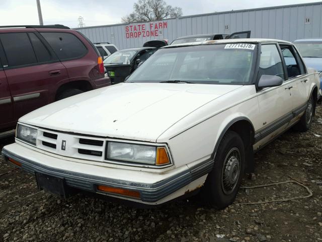 1G3HN54C1L1847016 - 1990 OLDSMOBILE DELTA 88 R WHITE photo 2