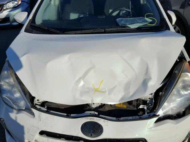 JTDKDTB3XD1036235 - 2013 TOYOTA PRIUS C WHITE photo 7