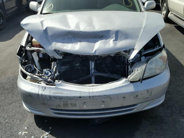 4T1BF32K64U070071 - 2004 TOYOTA CAMRY LE SILVER photo 9