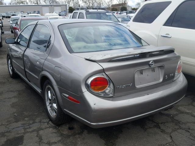 JN1DA31D02T448583 - 2002 NISSAN MAXIMA GLE SILVER photo 3