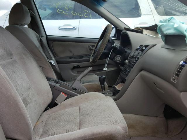 JN1DA31D02T448583 - 2002 NISSAN MAXIMA GLE SILVER photo 5