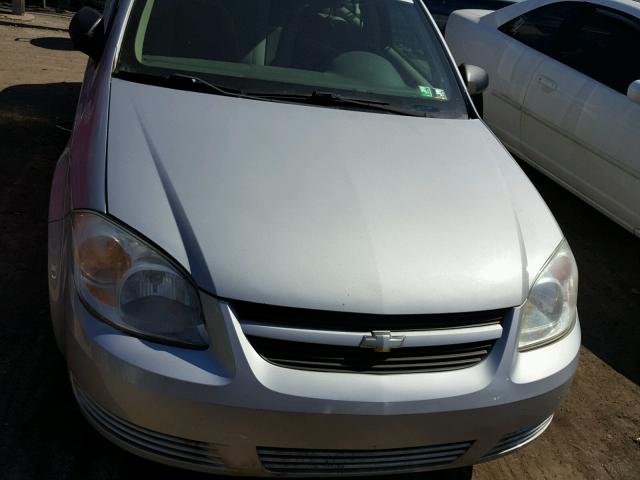 1G1AK52F357671103 - 2005 CHEVROLET COBALT SILVER photo 7