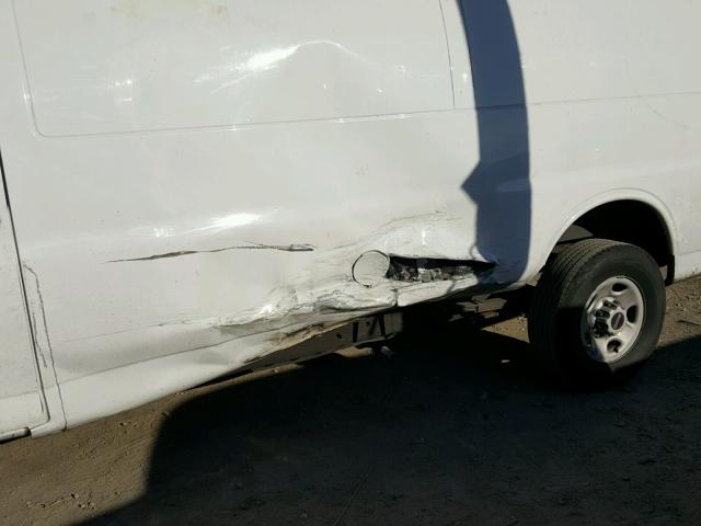 1GTHG39V971249075 - 2007 GMC SAVANA G35 WHITE photo 9