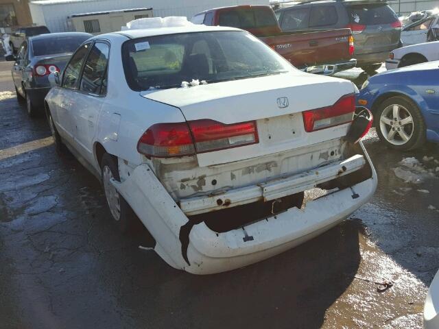 1HGCG56471A040654 - 2001 HONDA ACCORD LX WHITE photo 3