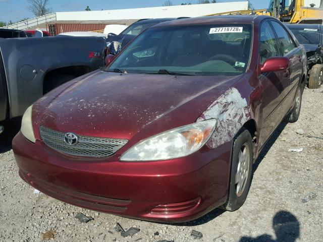 4T1BF32K32U005837 - 2002 TOYOTA CAMRY LE RED photo 2
