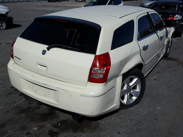 2D4FV48T35H618551 - 2005 DODGE MAGNUM SE WHITE photo 4