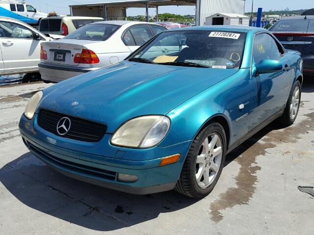 WDBKK47F8WF074663 - 1998 MERCEDES-BENZ SLK 230 KO GREEN photo 2